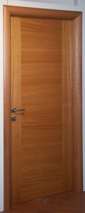 Porta in legno con cassa e cornici tonde Kiev