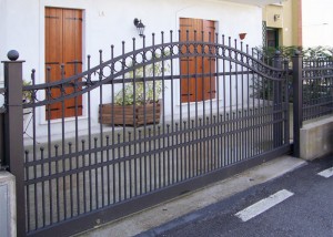 Cancello scorrevole in ferro zincato e verniciato